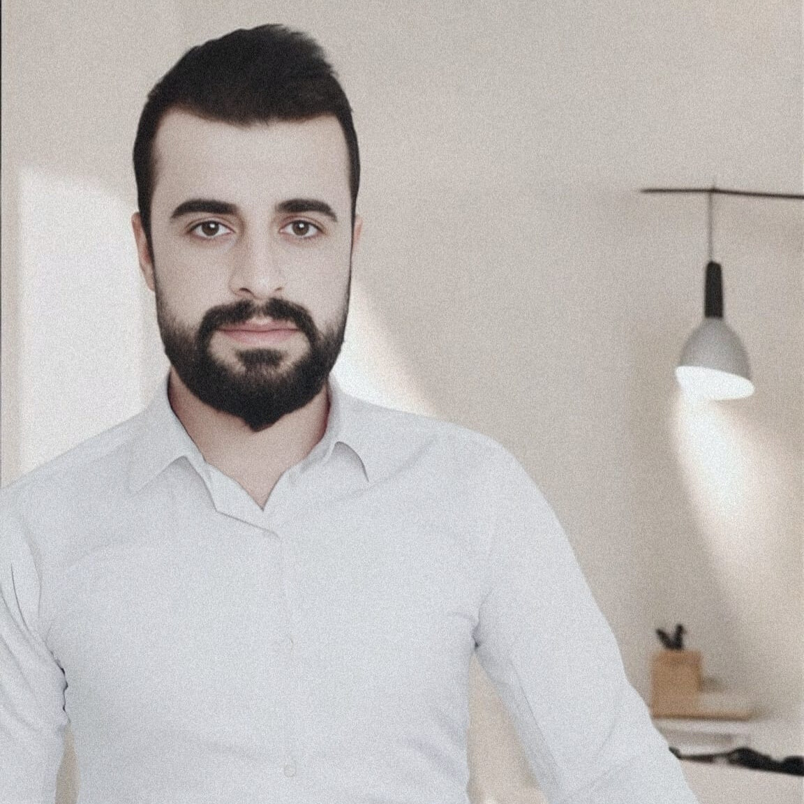 İnsanın İçindeki Mahkeme: Sessizlikten Doğan Cümleleriyle Bekir Çakmak